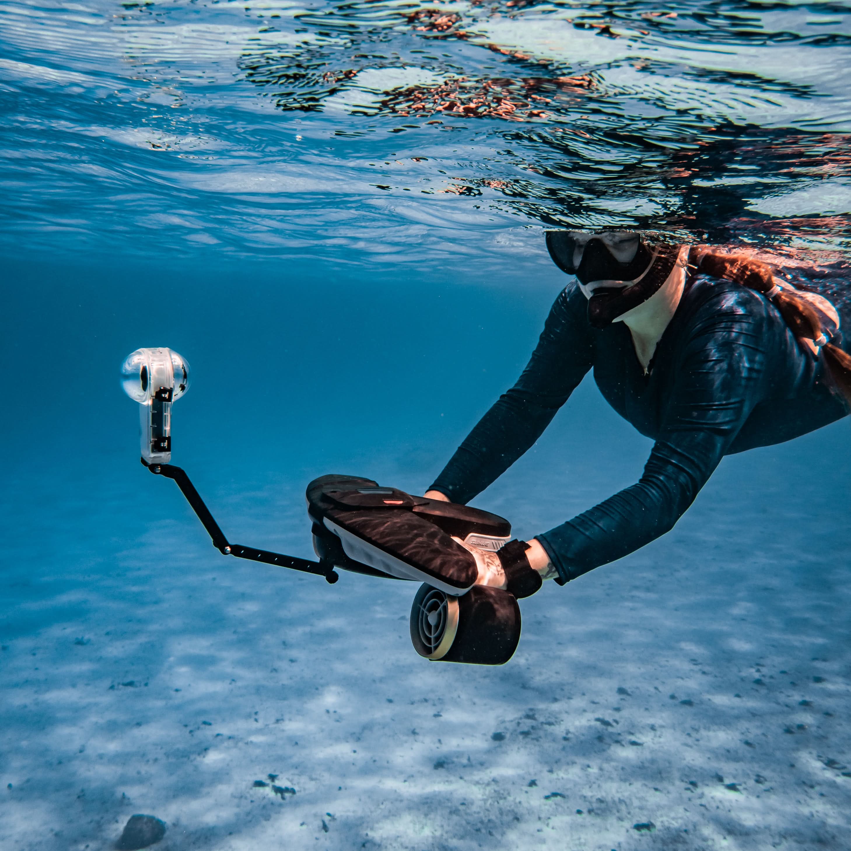 Sublue Navbow+ Smart Underwater Scooter
